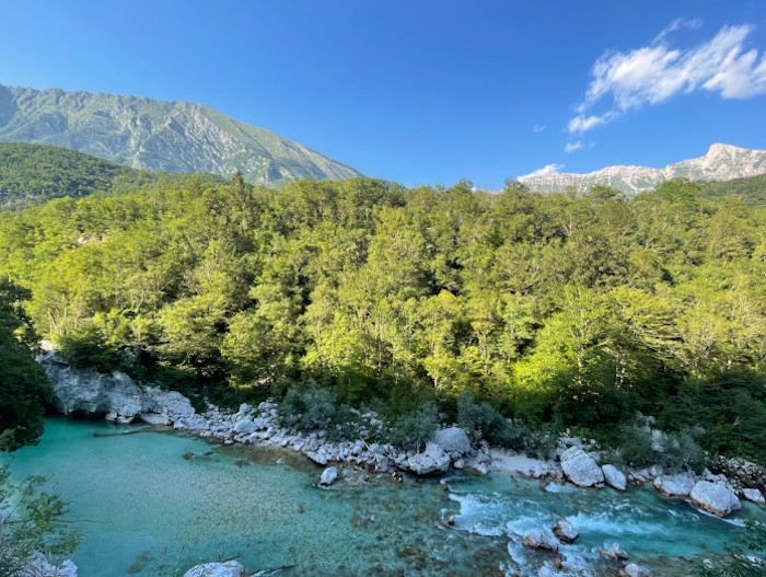 Restavracija in picerija v dolini reke Soče